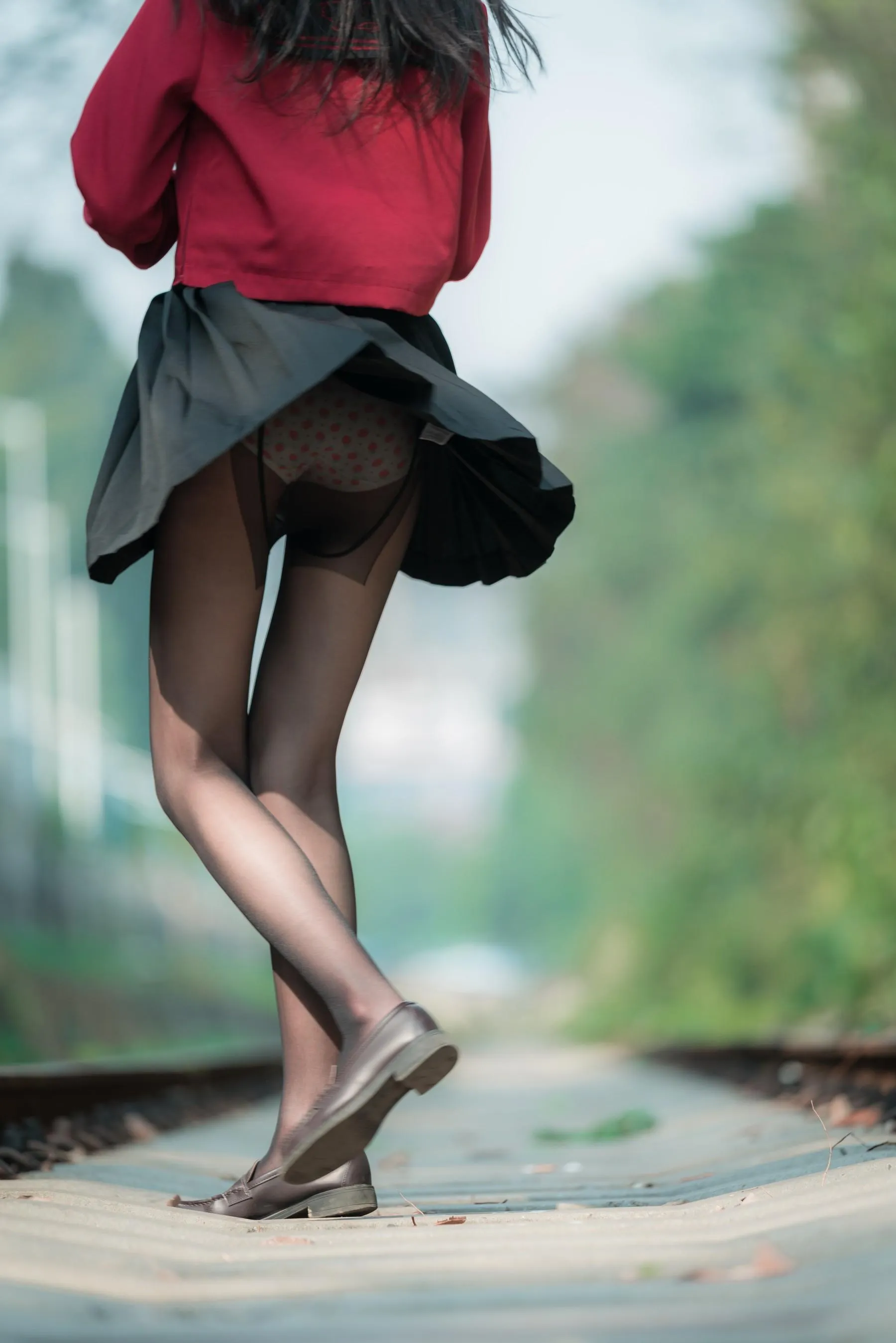 西瓜少女 NO.011 铁轨成片 [48P]插图8